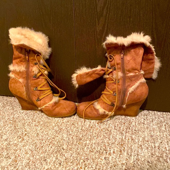 These high heeled boots still got some walk in them/good in winter to - Picture 2 of 2